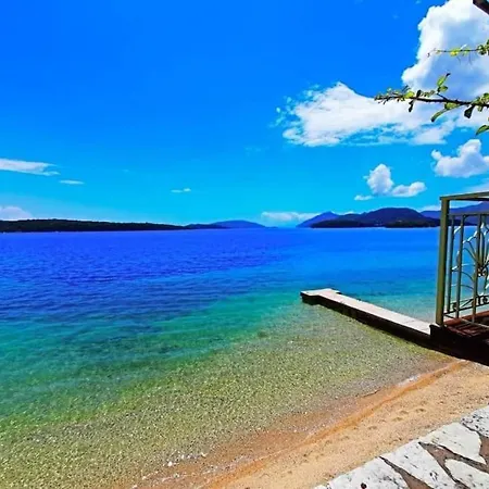 Violeta Lefkada فيلة