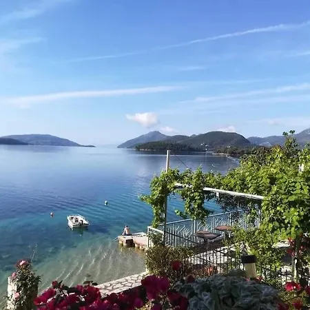 Violeta Lefkada *