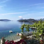 Violeta Lefkada *