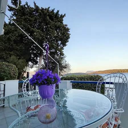 Violeta Lefkada Βίλα *