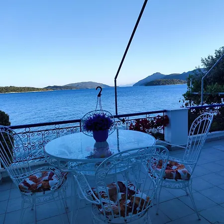 Violeta Lefkada Nidrí