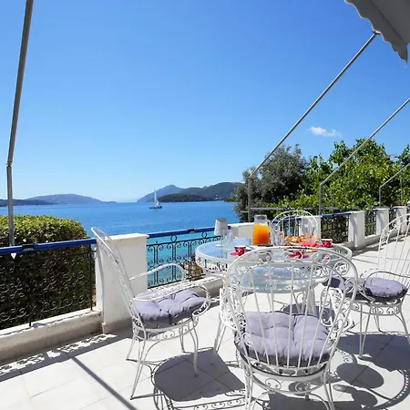 Violeta Lefkada Βίλα Νυδρί