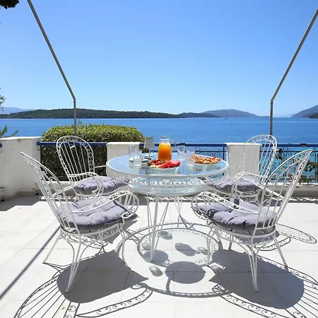 Violeta Lefkada * Νυδρί